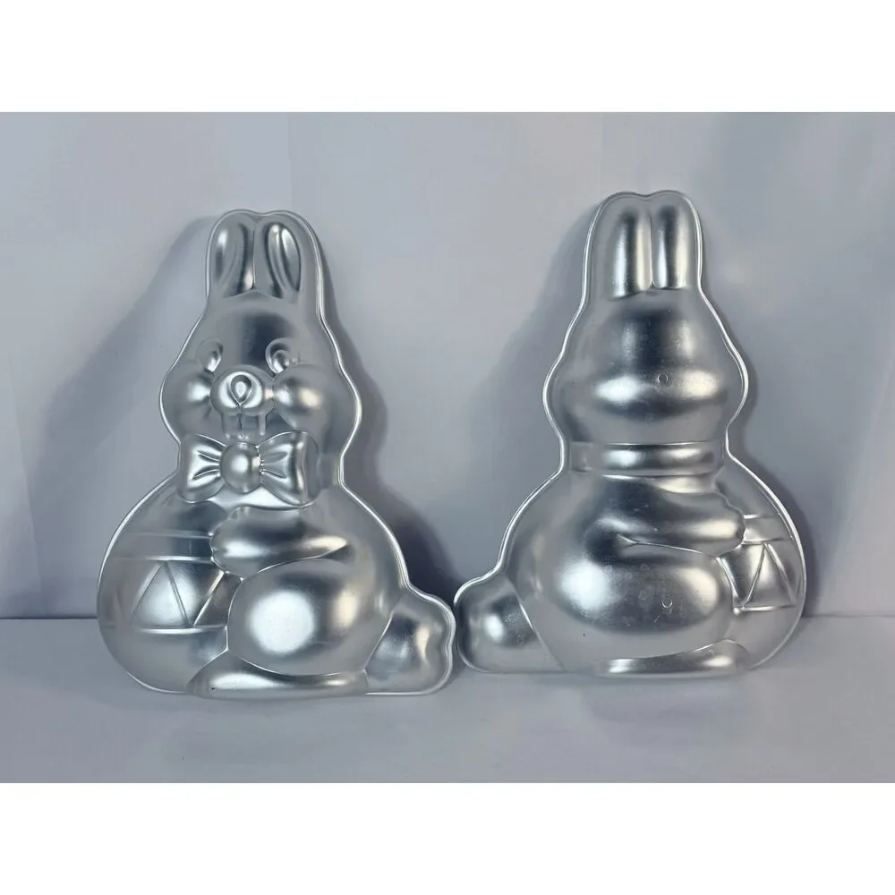 VTG Wilton Blushing Bunny 3D Cake Pan Two Piece Easter 1984 Aluminum Baking